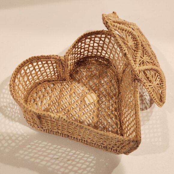 Heart-Shaped Trinket Box - Picture 12 of 13